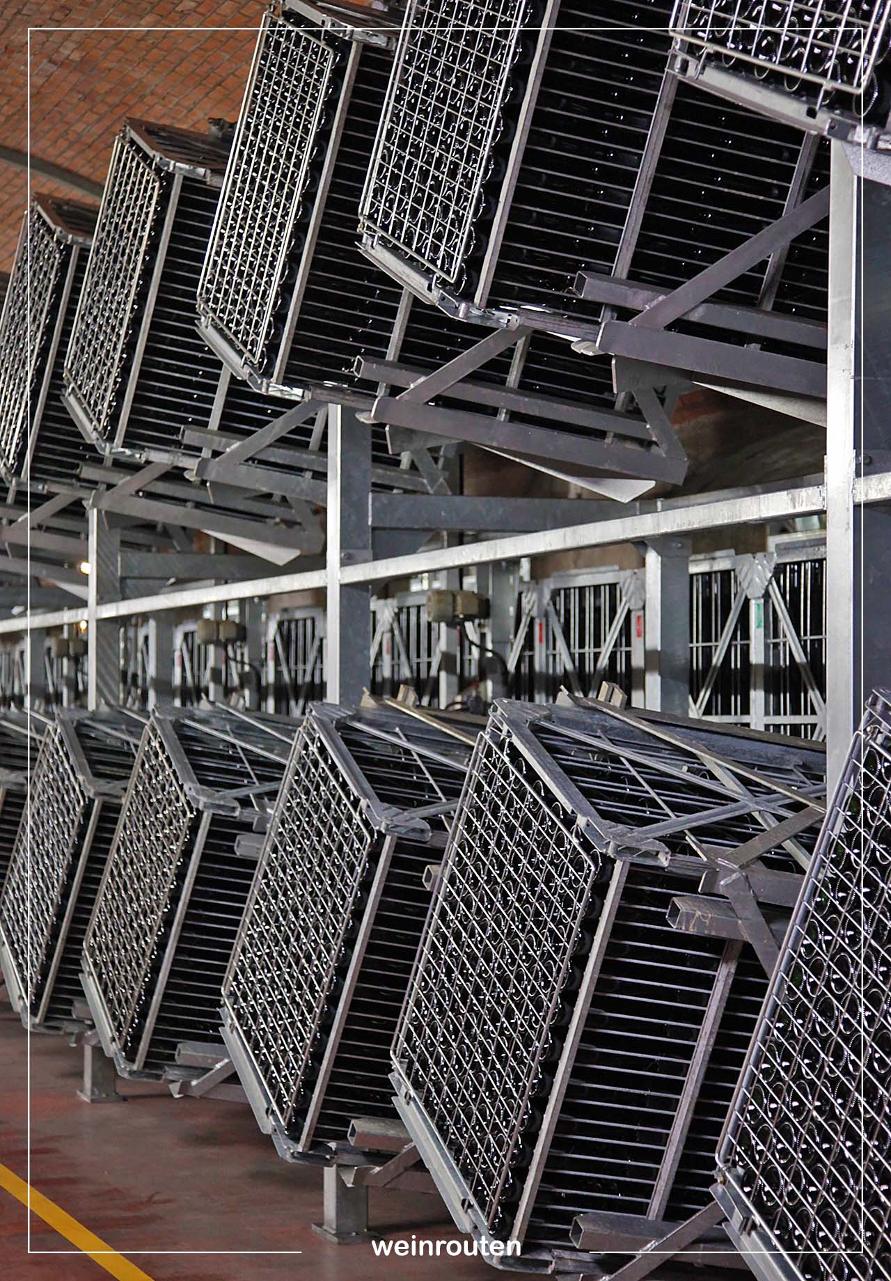 Foto Weingut Berlucchi Rüttelanlage für die Flaschen